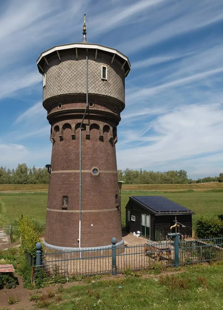 Heinenoord: Hoeksche Waard Heinenoord, de watertoren RM525095 IMG 2550 2022-07-11 15.16